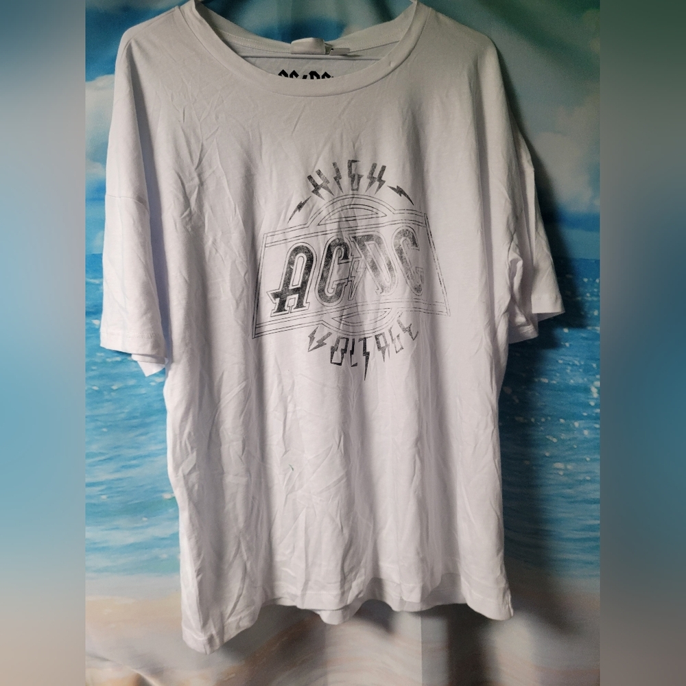 Noisy May NWT Nordstrom Brand AC/DC Tshirt Size‎ Medium Mens
